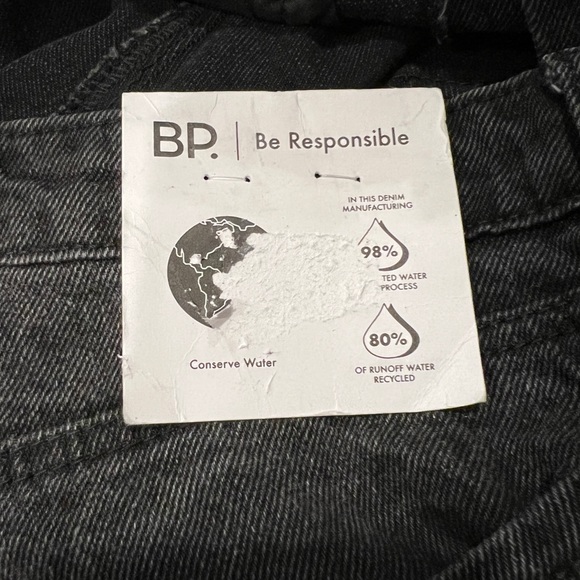 BP Exposed Button High Waist Cutoff Shorts in Black (31) - Picture 10 of 11